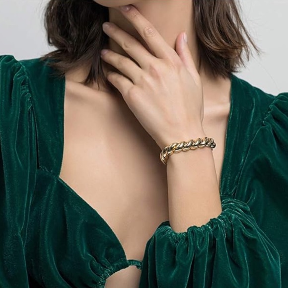 Women’s Twisted 14K Gold Plated Bangle Bracelet - Picture 1 of 5